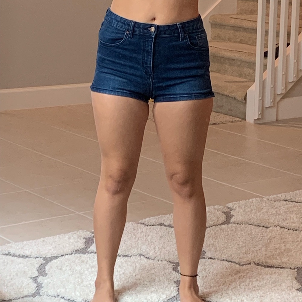 Forever 21. Dark blue jean shorts. Size 5/27.